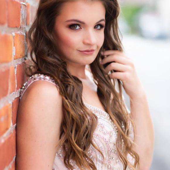 Meet your Posher, Claire - Picture 1 of 1